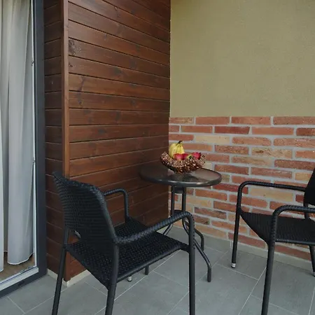 Almasy Apartmanhaz גיולה מראה חיצוני תמונה