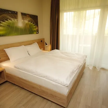 Almasy Apartmanhaz גיולה מראה חיצוני תמונה