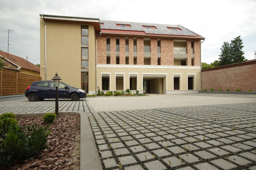 Almasy Apartmanhaz *