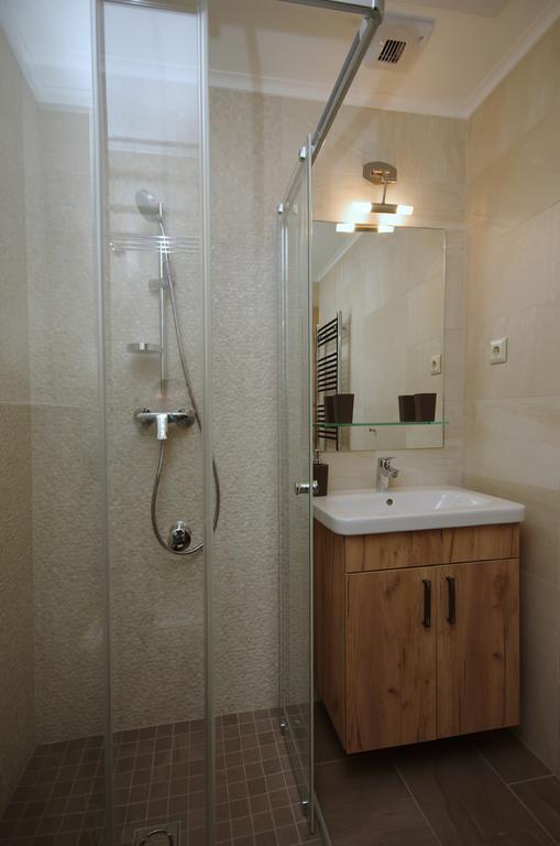 Almasy Apartmanhaz *